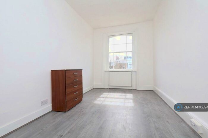 Studio To Rent In Mildmay Road, London, N1