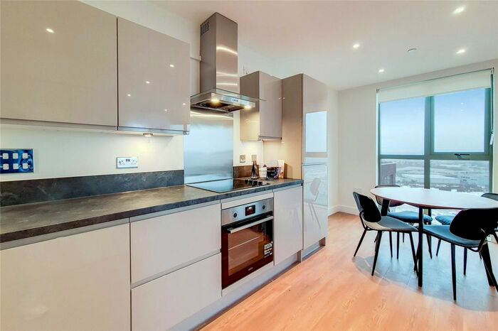 2 Bedroom Flat To Rent In Green Street, London, NW10