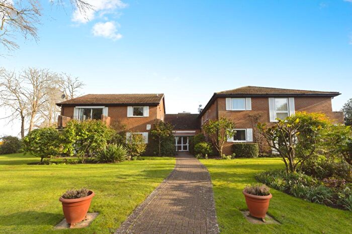 2 Bedroom Flat For Sale In Knowle Lane, Cranleigh, Surrey, GU6