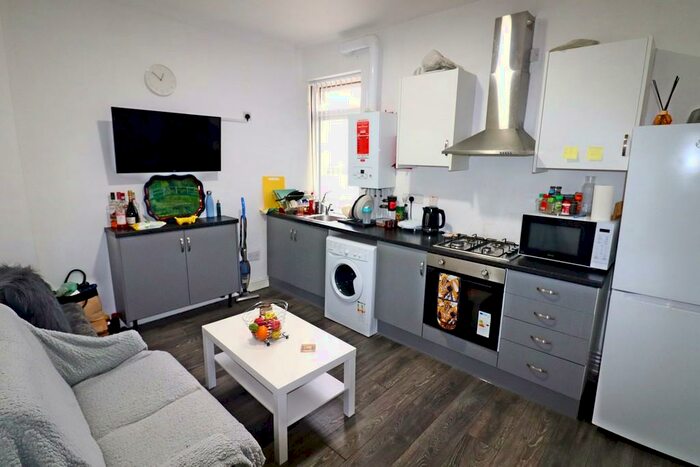 2 Bedroom Apartment To Rent In Woodville Road, Cathays, CF24