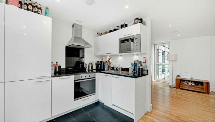 2 Bedroom Flat To Rent In Distillery Tower, Deptford, London, SE8