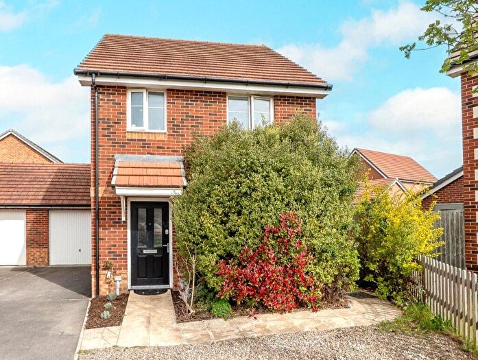 3 Bedroom Link Detached House For Sale In Marjoram Way, Didcot, Oxfordshire, OX11