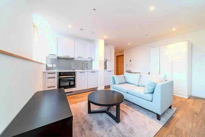 1 Bedroom Studio To Rent In Queen Street, Maidenhead, Berkshire, SL6