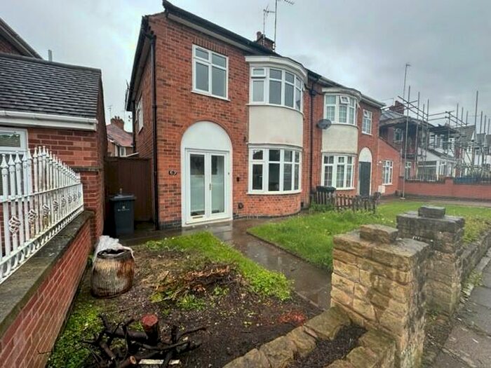 3 Bedroom Semi-Detached House To Rent In Byway Road, LE5