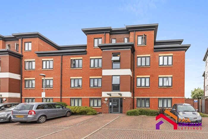 2 Bedroom Flat To Rent In Turners Court, High Wycombe, HP12