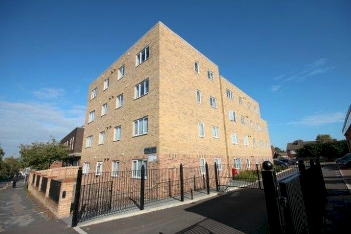 1 Bedroom Flat To Rent In Royal Court, Marsh Road, Luton, LU3