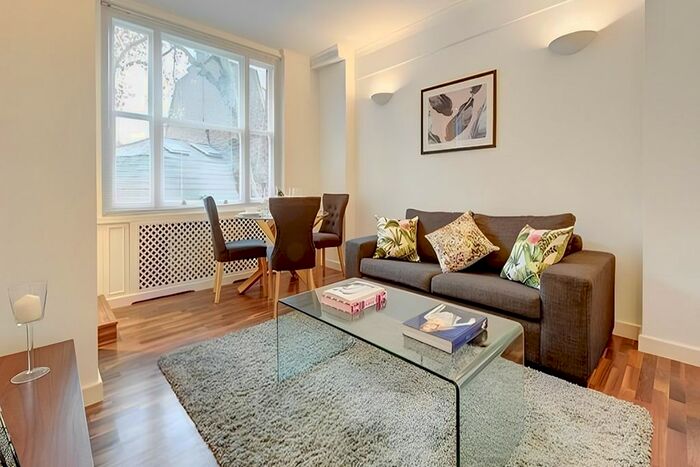 2 Bedroom Flat To Rent In Hill Street, Mayfair, London, W1J