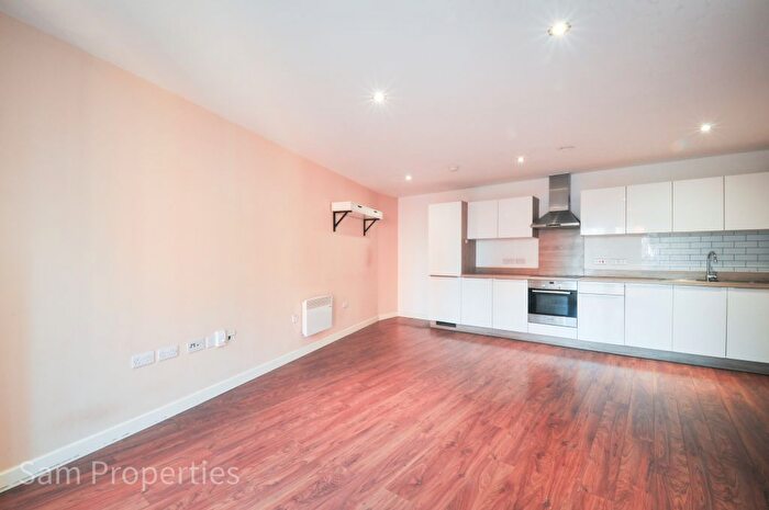 2 Bedroom Flat To Rent In Sillavan Way, Salford, M3