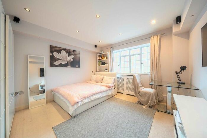 Studio To Rent In Woburn Place, London, WC1H