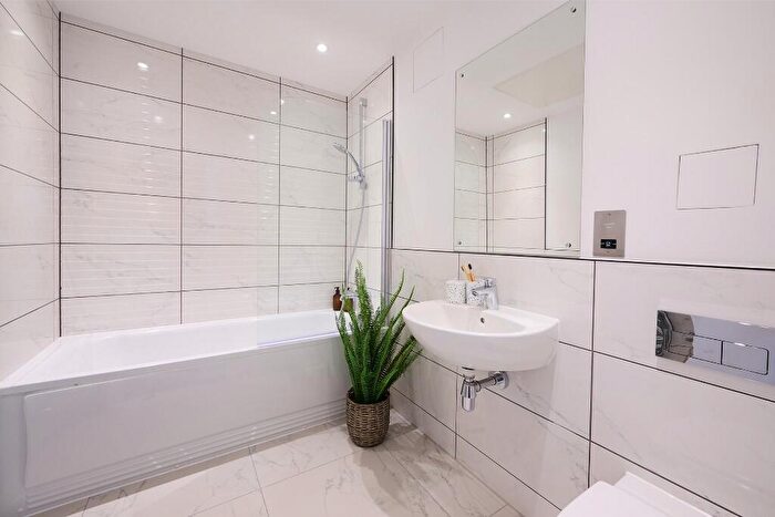 Apartment To Rent In Aspire, Herschel Street, Slough, SL1