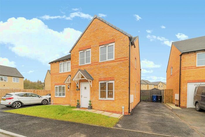 3 Bedroom Semi-Detached House For Sale In Lapwing Close, Hapton, Burnley, BB12