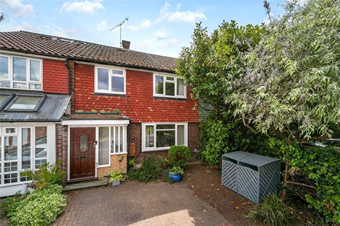 3 Bedroom Terraced House For Sale In Vivienne Close, East Twickenham, TW1