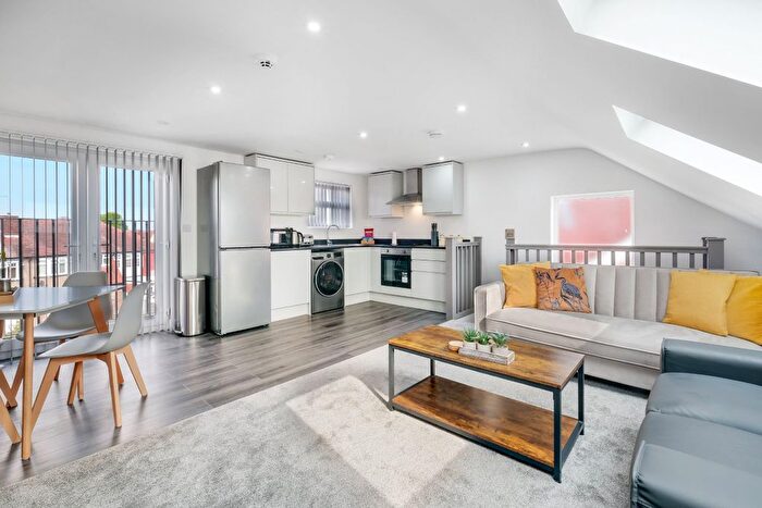 3 Bedroom Flat To Rent In Ellerdine Road, Hounslow, TW3