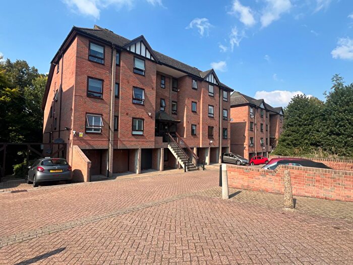 2 Bedroom Flat To Rent In Crystal Palace Parade, London, SE19