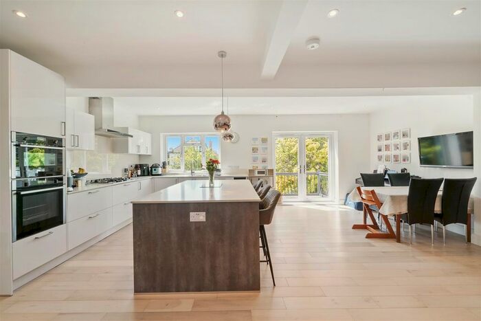 5 Bedroom Property To Rent In Barn Way, Wembley, HA9