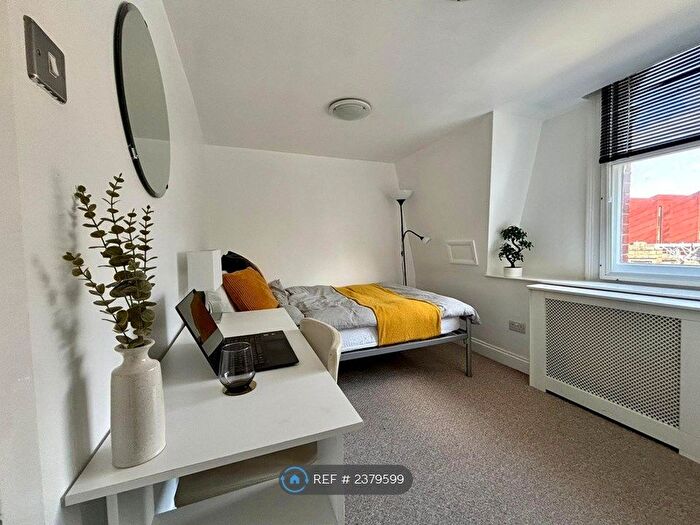 3 Bedroom Flat To Rent In Exide House, London, WC2H