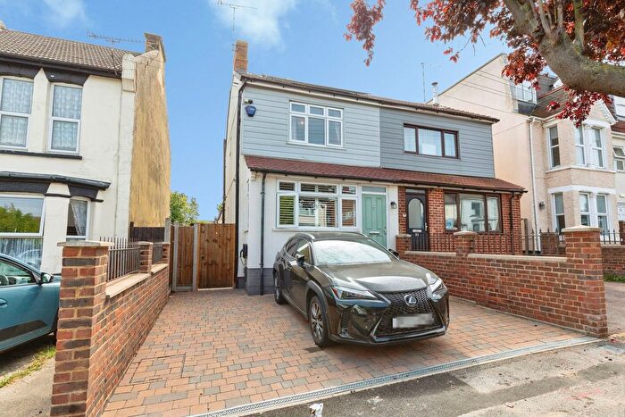 4 Bedroom Semi Detached House For Sale In Napier Road, Gillingham, Kent, ME7