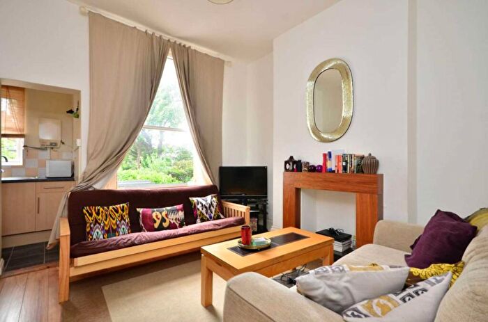 1 Bedroom Apartment To Rent In Cologne Road, Clapham Junction, SW11