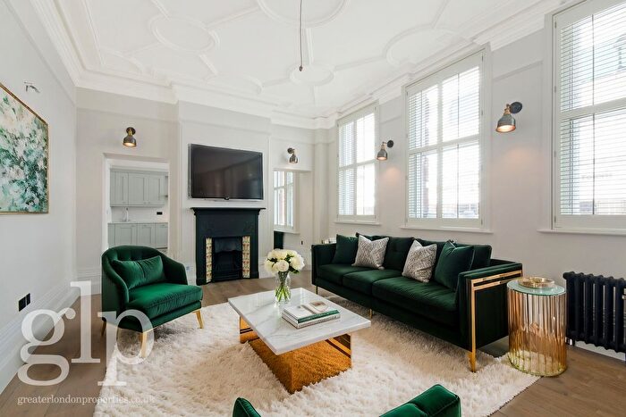 2 Bedroom Flat To Rent In Shaftesbury Avenue, London, W1D