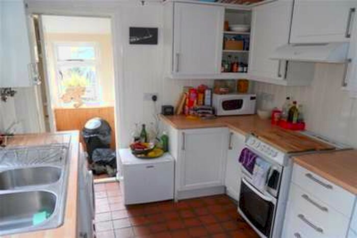 2 Bedroom House To Rent In Kent Avenue, TN24