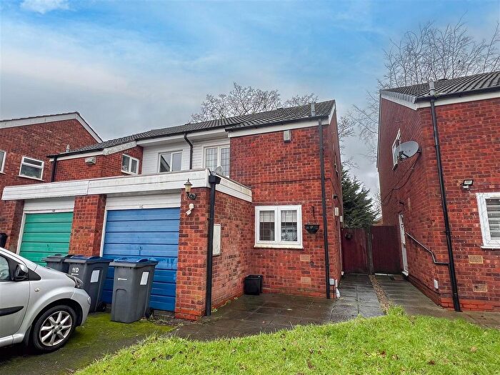 3 Bedroom Semi Detached House For Sale In Dove Close, Birmingham, B25
