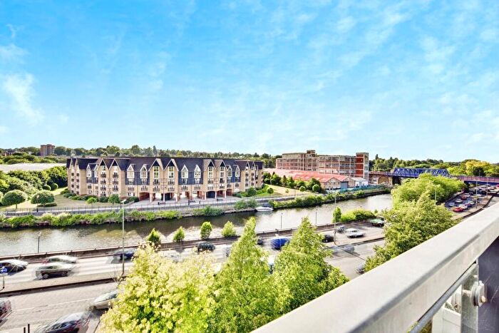 2 Bedroom Flat For Sale In McKenzie Court, Maidstone, Kent, ME14