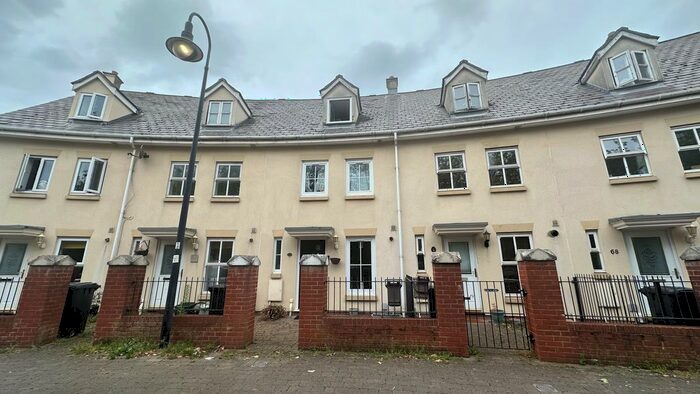 4 Bedroom Town House To Rent In Longridge Way, Weston-Super-Mare, BS24