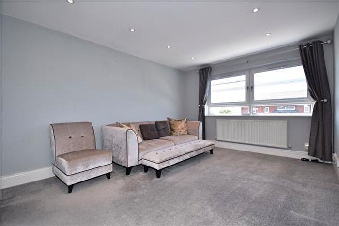 1 Bedroom Flat To Rent In Lower Queens Road, Buckhurst Hill, IG9