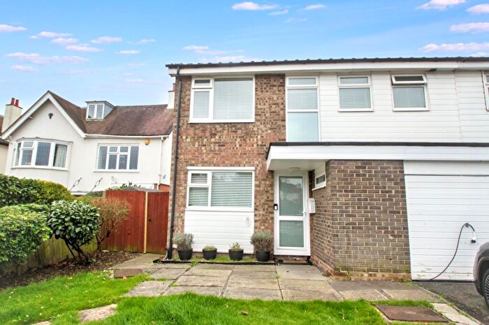 3 Bedroom Semi Detached House To Rent In Hutton Close, Woodford Green, IG8