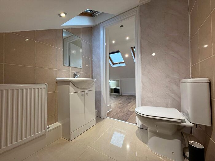 3 Bedroom Flat To Rent In Crouch End Hill, London, N8