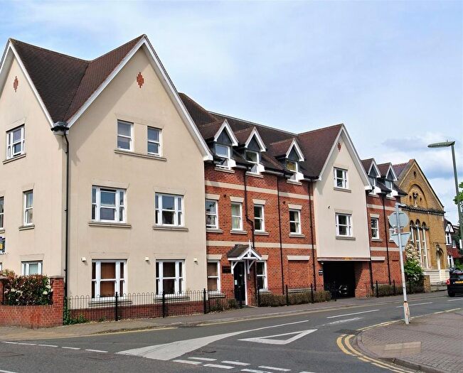 2 Bedroom Flat To Rent In Crouch Oak Lane, Addlestone, KT15