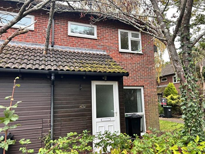 2 Bedroom End Of Terrace House To Rent In Bankview, Lymington, Hampshire, SO41