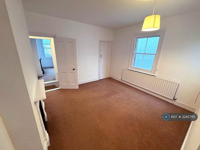 2 Bedroom Detached House To Rent In Sebright Road, Barnet, EN5