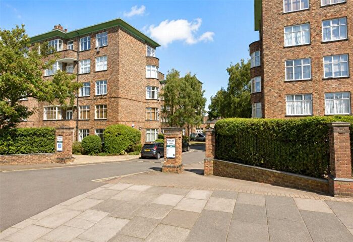 3 Bedroom Apartment To Rent In The Lawns, Lee Terrace, Blackheath, London, SE3