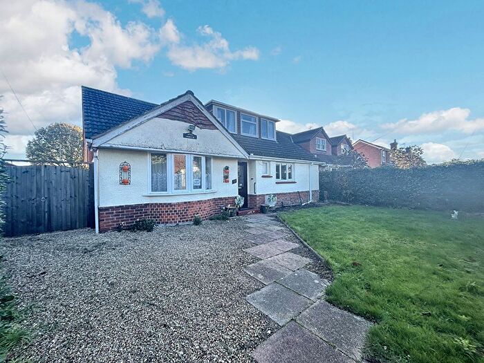 3 Bedroom Bungalow For Sale In West Road, Dibden Purlieu, SO45