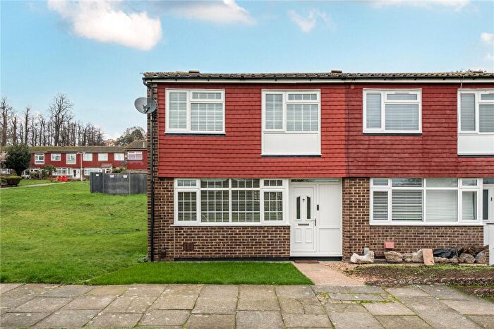 3 Bedroom End Of Terrace House For Sale In Mount Pleasant Walk, Bexley, Kent, DA5