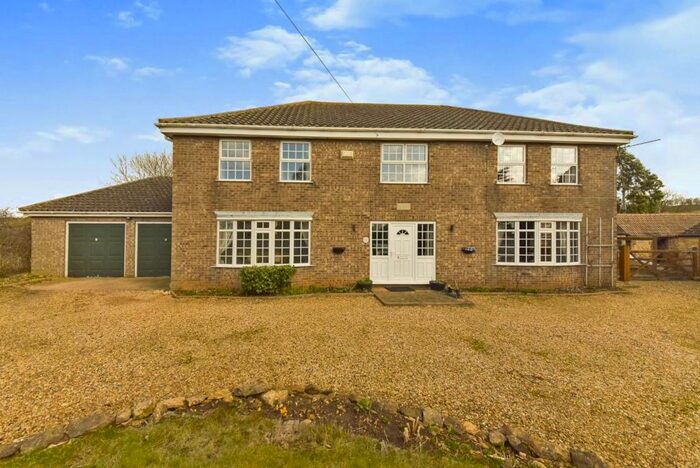 4 Bedroom House To Rent In Main Street, Normanton, Grantham, NG32