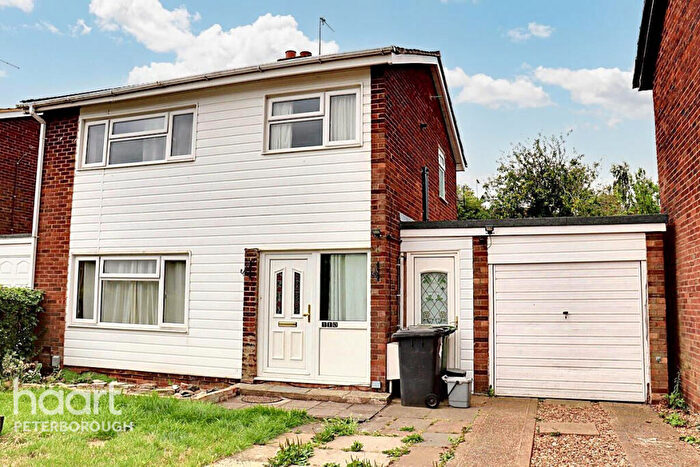 3 Bedroom Detached House For Sale In Coneygree Road, Stanground, PE2