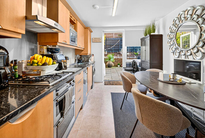 2 Bedroom Apartment To Rent In Conistone Way, London, N7