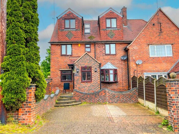 4 Bedroom Semi-Detached House To Rent In Ferncroft Avenue, Mosborough, S20