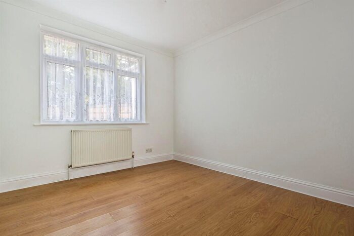 2 Bedroom Detached Bungalow For Sale In Caxton Avenue, Southampton, SO19