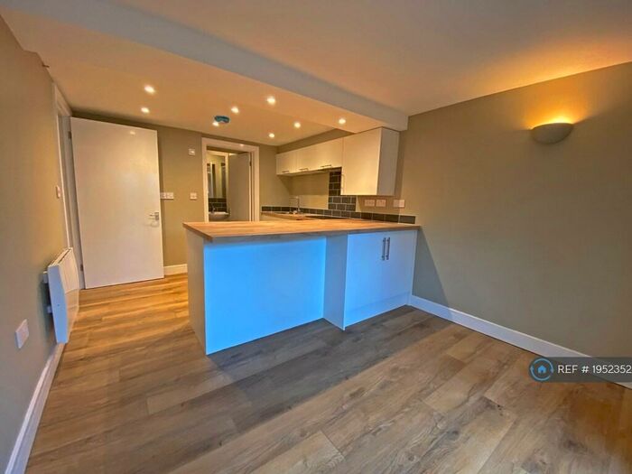 1 Bedroom Flat To Rent In Anchor House, Barnstaple, EX31