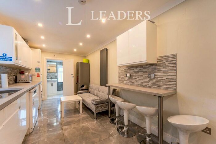 5 Bedroom Terraced House To Rent In Fraser Road, Southsea, PO5