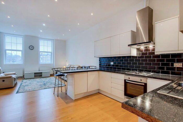 2 Bedroom Flat To Rent In High Street, Acton, London, W3