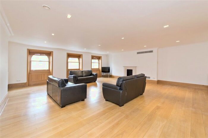 2 Bedroom Flat To Rent In Lancaster Gate, London, W2