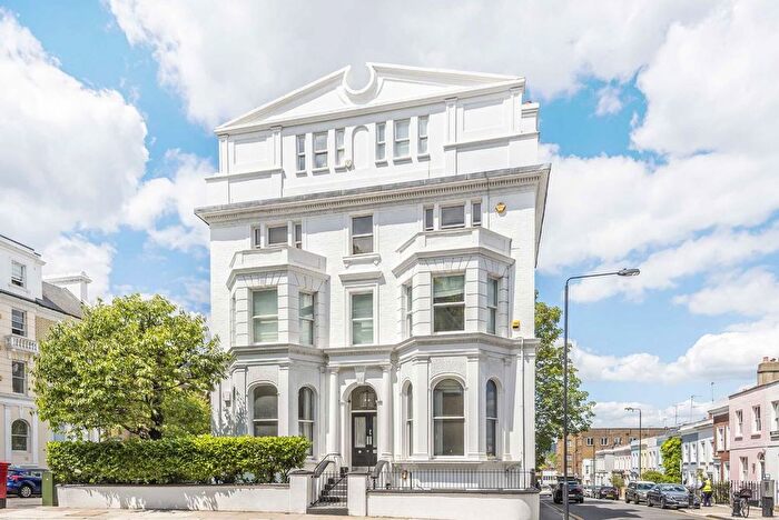 2 Bedroom Flat To Rent In Campden Hill Gardens, London, W8