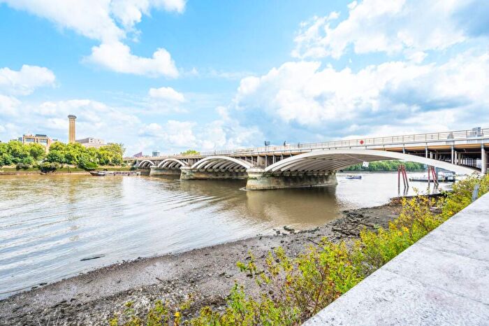 1 Bedroom Flat To Rent In Queenstown Road, Battersea Park, London, SW11