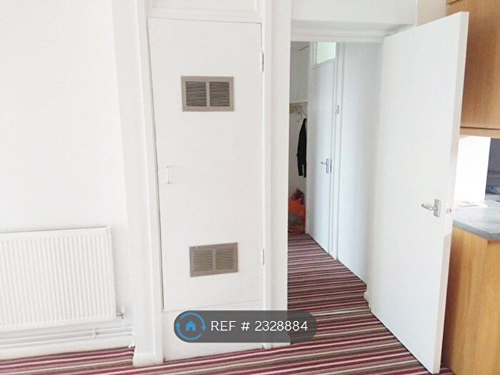1 Bedroom Flat To Rent In Ongar Way, Rainham, RM13