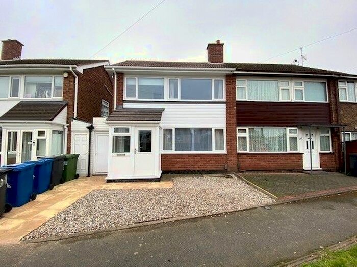 3 Bedroom Semi-Detached House To Rent In Lomond Close, Tamworth B79