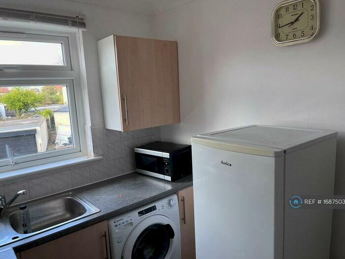 1 Bedroom Flat To Rent In Greenway, Kenton, Harrow, HA3